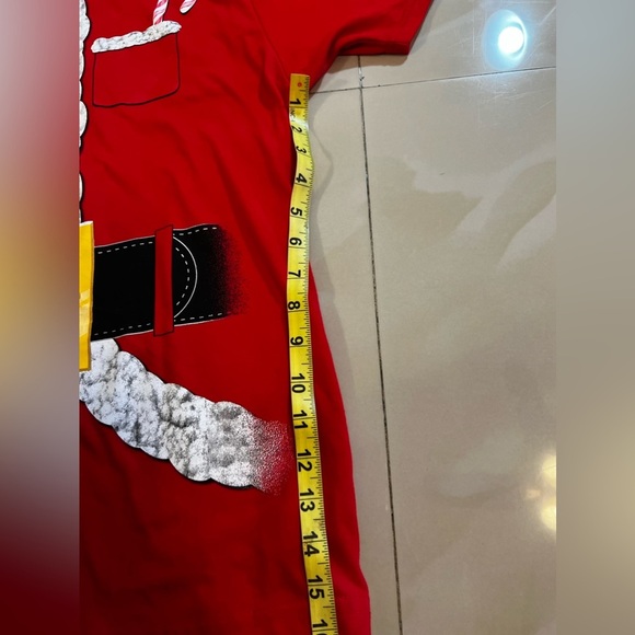 Ugly Christmas Men's 'Gold Buckle Santa' Short Sleeve T-Shirt Red Size M (38-40) - Picture 7 of 16